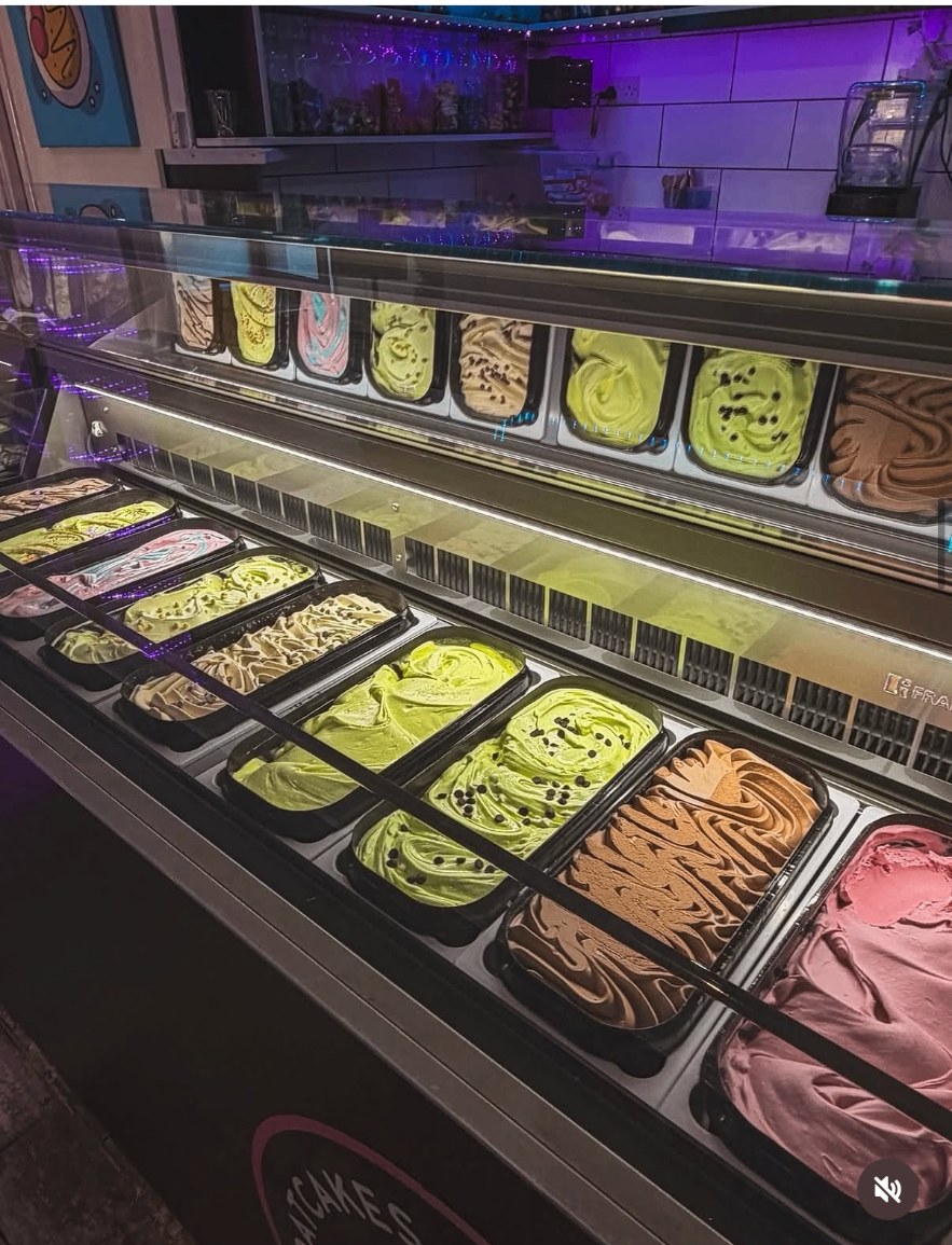 A counter full of colourful gelato tubs